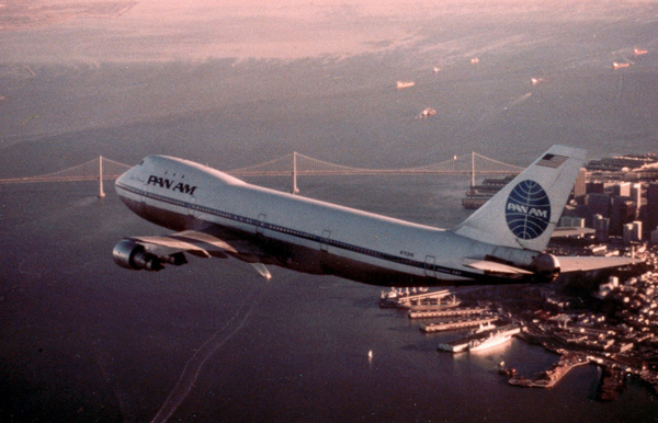 Pan Am 747 over San Francisco